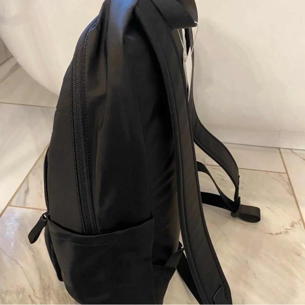 NWT Lululemon Everywhere Backpack
22L Black - Picture 6 of 7